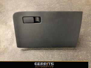 Gebruikte Dashboardkastje Kia Ceed Sportswagon (CDF) 1.0i T-GDi 12V Prijs € 49,99 Margeregeling aangeboden door Gerrits Automotive BV