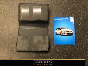 Gebruikte Instructie Boekje Toyota Auris Touring Sports (E18) 1.8 16V Hybrid Prijs € 32,98 Margeregeling aangeboden door Gerrits Automotive