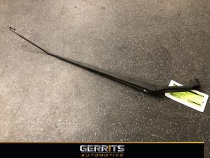 Gebruikte Ruitenwisserarm voor Mitsubishi Colt (Z2/Z3) 1.3 16V Prijs € 21,98 Margeregeling aangeboden door Gerrits Automotive BV