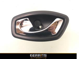 Gebruikte Deurgreep 2Deurs links Opel Vivaro 1.6 CDTI 115 Prijs € 26,60 Inclusief btw aangeboden door Gerrits Automotive BV