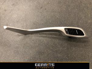 Gebruikte Luchtrooster Dashboard Hyundai i30 (GDHB5) 1.6 CRDi 16V VGT Prijs € 43,98 Margeregeling aangeboden door Gerrits Automotive BV