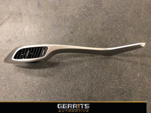 Gebruikte Luchtrooster Dashboard Hyundai i30 (GDHB5) 1.6 CRDi 16V VGT Prijs € 43,98 Margeregeling aangeboden door Gerrits Automotive BV