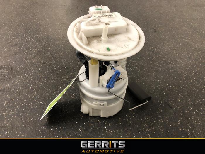 Gebruikte Tank element Pomp Renault Clio V (RJAB) 1.0 TCe 100 12V Prijs € 137,48 Margeregeling aangeboden door Gerrits Automotive BV