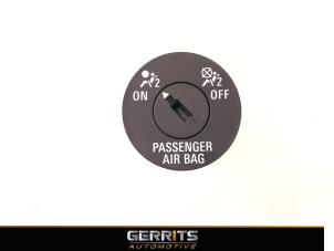 Gebruikte Airbag schakelaar Chevrolet Spark 1.2 16V Prijs € 21,98 Margeregeling aangeboden door Gerrits Automotive