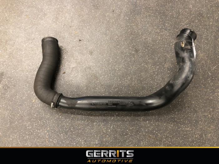Gebruikte Intercooler Buis Volvo V70 (SW) 2.4 D 20V Prijs € 31,90 Margeregeling aangeboden door Gerrits Automotive BV