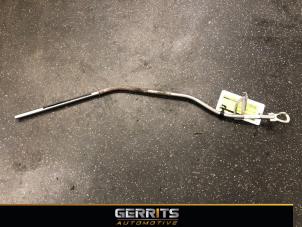 Gebruikte Peilstok Olie Mercedes B (W246) 1.6 B-180 BlueEFFICIENCY Turbo 16V Prijs € 21,98 Margeregeling aangeboden door Gerrits Automotive BV