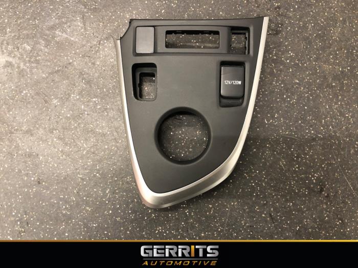 Gebruikte Dashboard deel Toyota Auris Touring Sports (E18) 1.8 16V Hybrid Prijs € 27,48 Margeregeling aangeboden door Gerrits Automotive BV