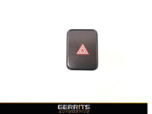 Gebruikte Schakelaar Paniekverlichting Toyota Auris Touring Sports (E18) 1.8 16V Hybrid Prijs € 21,98 Margeregeling aangeboden door Gerrits Automotive