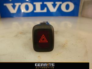 Gebruikte Gevarenlicht Schakelaar Volvo V60 I (FW/GW) 2.0 D3 20V Prijs € 19,99 Margeregeling aangeboden door Gerrits Automotive