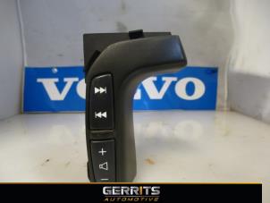 Gebruikte Radiobediening Stuur Volvo V70 (SW) 2.4 20V 140 Prijs € 21,98 Margeregeling aangeboden door Gerrits Automotive