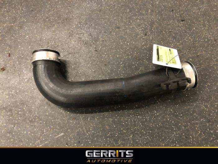 Gebruikte Intercooler Slang Volkswagen Caddy III (2KA,2KH,2CA,2CH) 1.9 TDI Prijs € 27,48 Margeregeling aangeboden door Gerrits Automotive BV