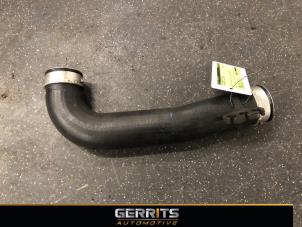 Gebruikte Intercooler Slang Volkswagen Caddy III (2KA,2KH,2CA,2CH) 1.9 TDI Prijs € 27,48 Margeregeling aangeboden door Gerrits Automotive BV