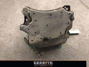 Gebruikte Tank adblue Volkswagen Golf VII Variant (AUVV) 1.6 TDI BMT 16V Prijs € 299,99 Margeregeling aangeboden door Gerrits Automotive BV