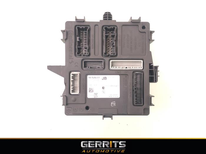 Gebruikte Bodycontrol Module Renault Clio V (RJAB) 1.6 E-Tech 140 16V Prijs € 192,48 Margeregeling aangeboden door Gerrits Automotive BV