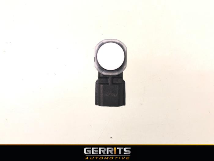 Gebruikte PDC Sensor Renault Clio V (RJAB) 1.6 E-Tech 140 16V Prijs € 27,48 Margeregeling aangeboden door Gerrits Automotive BV