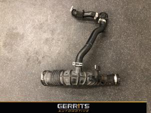 Gebruikte Aanzuigslang Lucht Renault Captur (2R) 1.2 TCE 16V EDC Prijs € 24,99 Margeregeling aangeboden door Gerrits Automotive BV