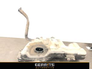 Gebruikte Tank Renault Captur (2R) 0.9 Energy TCE 12V Prijs € 164,98 Margeregeling aangeboden door Gerrits Automotive