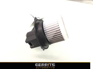 Gebruikte Chaufage Ventilatiemotor Fiat 500C (312) 0.9 TwinAir 85 Prijs € 54,98 Margeregeling aangeboden door Gerrits Automotive BV