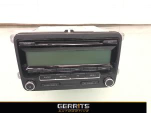 Gebruikte Radio CD Speler Volkswagen Tiguan (5N1/2) 1.4 TSI 16V 4Motion Prijs € 54,98 Margeregeling aangeboden door Gerrits Automotive