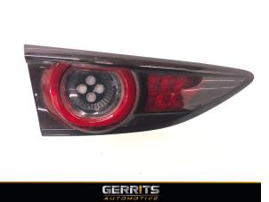 Gebruikte Achterlicht links Mazda 3 Sport (BP) 2.0 SkyActiv-G 122 Mild Hybrid 16V Prijs € 219,98 Margeregeling aangeboden door Gerrits Automotive