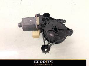 Gebruikte Portierruitmotor Volkswagen T-Roc I 1.5 TSI Evo BMT 16V Prijs € 27,48 Margeregeling aangeboden door Gerrits Automotive BV