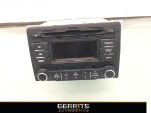 Gebruikte Radio CD Speler Kia Rio III (UB) 1.2 CVVT 16V Prijs € 109,98 Margeregeling aangeboden door Gerrits Automotive