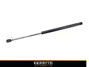 Gebruikte Kofferdekseldemper links-achter Citroen C2 (JM) 1.6 16V VTS Prijs € 21,98 Margeregeling aangeboden door Gerrits Automotive BV