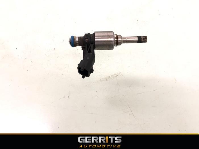 Injector (benzine injectie) van een Kia Cee'd Sportswagon (JDC5) 1.6 GDI 16V 2014