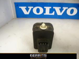 Gebruikte Motor Koplamp Volvo V70 (SW) 2.4 20V 170 Prijs € 19,99 Margeregeling aangeboden door Gerrits Automotive