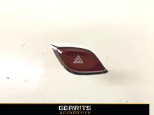 Gebruikte Gevarenlicht Schakelaar Citroen DS3 (SA) 1.2 12V PureTech 82 Prijs € 21,98 Margeregeling aangeboden door Gerrits Automotive