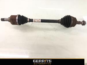 Gebruikte Aandrijfas links-voor Opel Corsa F (UB/UH/UP) 1.2 Turbo 12V 100 Prijs € 164,98 Margeregeling aangeboden door Gerrits Automotive BV