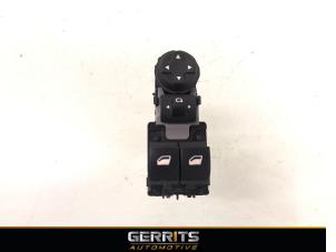 Gebruikte Elektrisch Raam Schakelaar Opel Corsa F (UB/UH/UP) 1.2 Turbo 12V 100 Prijs € 54,98 Margeregeling aangeboden door Gerrits Automotive BV