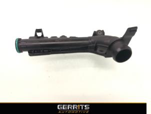 Gebruikte Intercooler Buis Peugeot 2008 (UD/UK/UR/US/UX) 1.2 VTi 12V PureTech 130 Prijs € 27,48 Margeregeling aangeboden door Gerrits Automotive BV