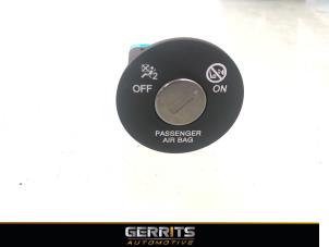 Gebruikte Airbag schakelaar Kia Picanto (JA) 1.0 T-GDI 12V Prijs € 19,99 Margeregeling aangeboden door Gerrits Automotive