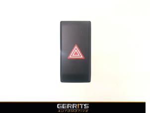 Gebruikte Alarmlicht Schakelaar Kia Picanto (JA) 1.0 T-GDI 12V Prijs € 24,99 Margeregeling aangeboden door Gerrits Automotive