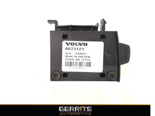 Gebruikte Simkaart houder Volvo V50 (MW) 2.4i 20V Prijs € 19,99 Margeregeling aangeboden door Gerrits Automotive