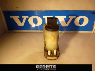 Gebruikte Ruitensproeierpomp achter Volvo 240/245 240 GLD,245 GLD6 Prijs € 19,99 Margeregeling aangeboden door Gerrits Automotive BV