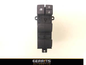 Gebruikte Schakelaar Elektrisch Raam Toyota Corolla Cross 2.0 VVT-i 16V Hybrid 200 Prijs € 99,99 Margeregeling aangeboden door Gerrits Automotive BV