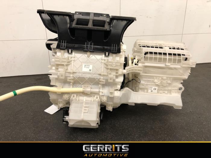 Kachelhuis van een Toyota Corolla Cross 2.0 VVT-i 16V Hybrid 200 2022