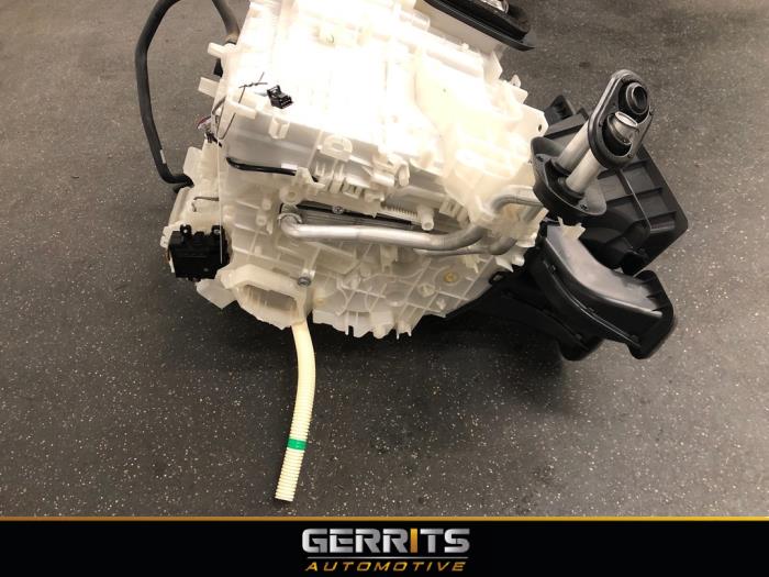 Kachelhuis van een Toyota Corolla Cross 2.0 VVT-i 16V Hybrid 200 2022