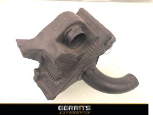 Gebruikte Luchtfilterhuis Renault Clio III (BR/CR) 1.6 16V Prijs € 24,99 Margeregeling aangeboden door Gerrits Automotive BV