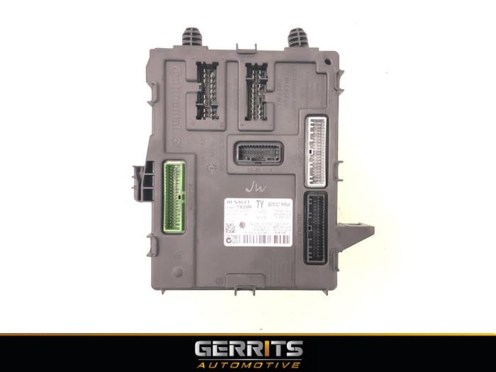 Gebruikte Bodycontrol Module Renault Megane IV (RFBB) 1.5 Energy dCi 110 Prijs € 74,99 Margeregeling aangeboden door Gerrits Automotive BV