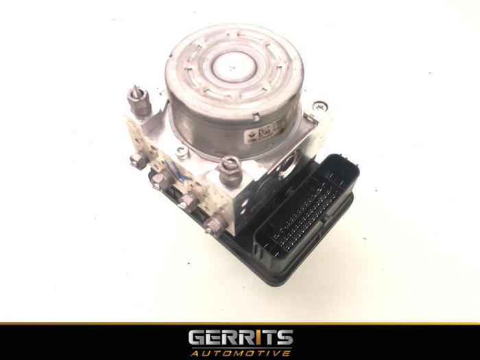 Gebruikte ABS Pomp Renault Megane IV Estate (RFBK) 1.0 TCE Prijs € 249,99 Margeregeling aangeboden door Gerrits Automotive BV