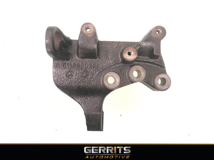 Gebruikte Motorsteun Mercedes Vito (638.1/2) 2.2 CDI 108 16V Prijs € 29,99 Margeregeling aangeboden door Gerrits Automotive BV