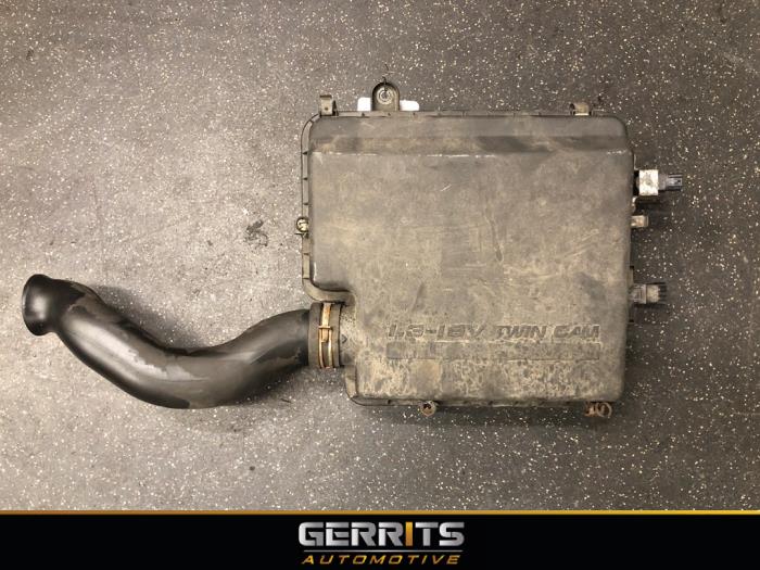 Gebruikte Luchtfilterhuis Daihatsu Sirion 2 (M3) 1.3 16V DVVT Prijs € 99,99 Margeregeling aangeboden door Gerrits Automotive BV