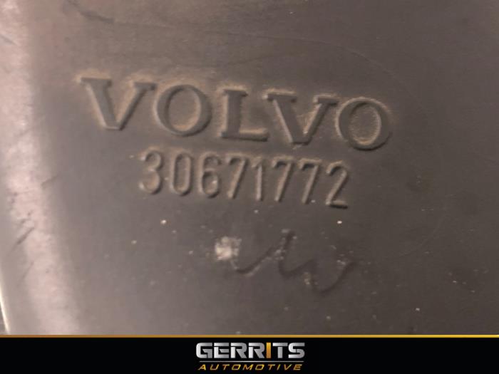 Luchtinlaat slang van een Volvo S60 II (FS) 2.4 D5 20V 2011