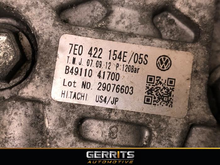 Stuurbekrachtiging Pomp van een Volkswagen Transporter T5 2.0 TDI DRF 2013