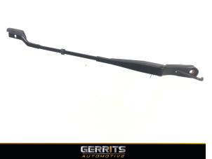Gebruikte Ruitenwisserarm voor DS Automobiles DS 7 Crossback 1.6 16V PureTech 180 Prijs € 34,99 Margeregeling aangeboden door Gerrits Automotive BV