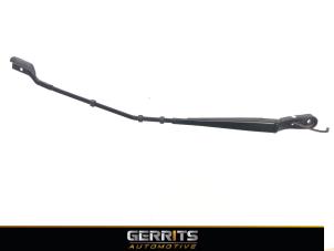 Gebruikte Ruitenwisserarm voor DS Automobiles DS 7 Crossback 1.6 16V PureTech 180 Prijs € 34,99 Margeregeling aangeboden door Gerrits Automotive BV