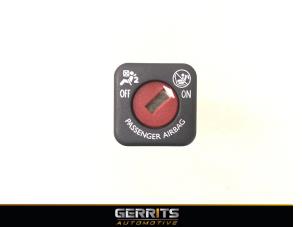 Gebruikte Airbag schakelaar DS Automobiles DS 7 Crossback 1.6 16V PureTech 180 Prijs € 19,99 Margeregeling aangeboden door Gerrits Automotive BV